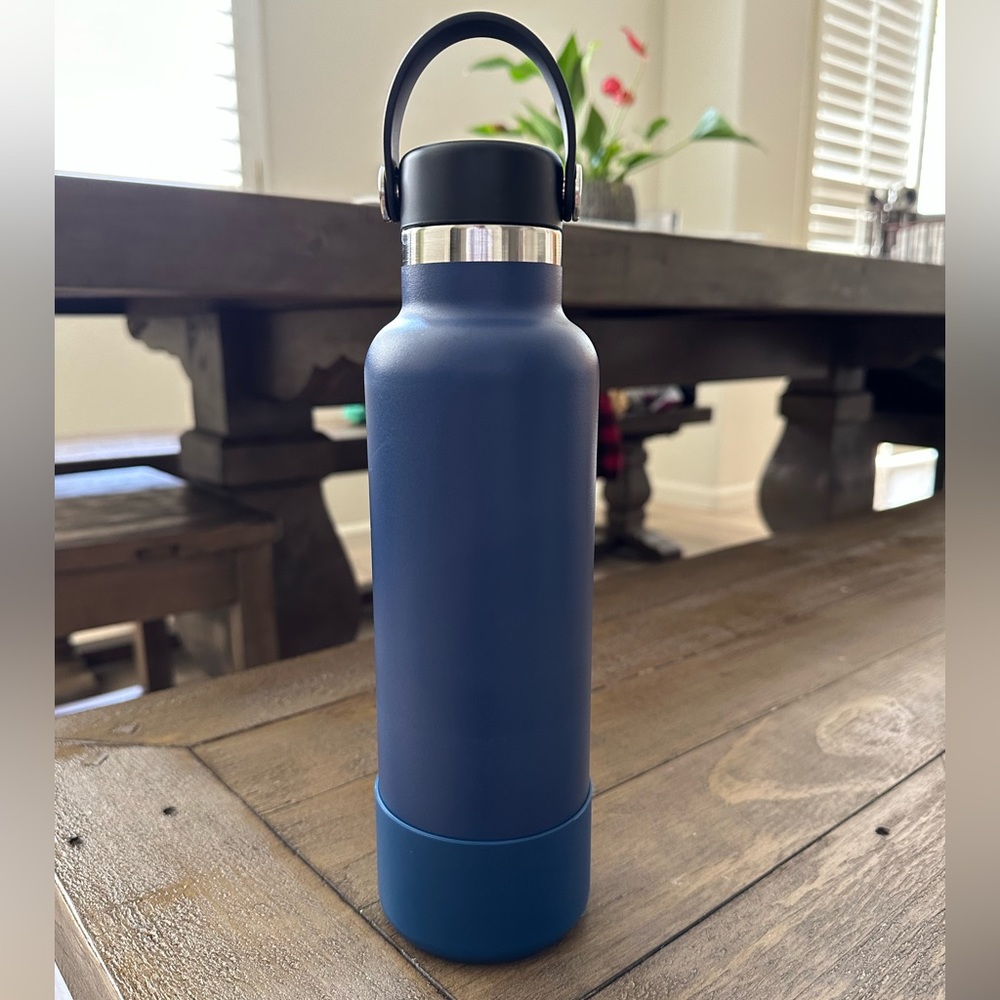 Hydroflask 21oz - Picture 2 of 2